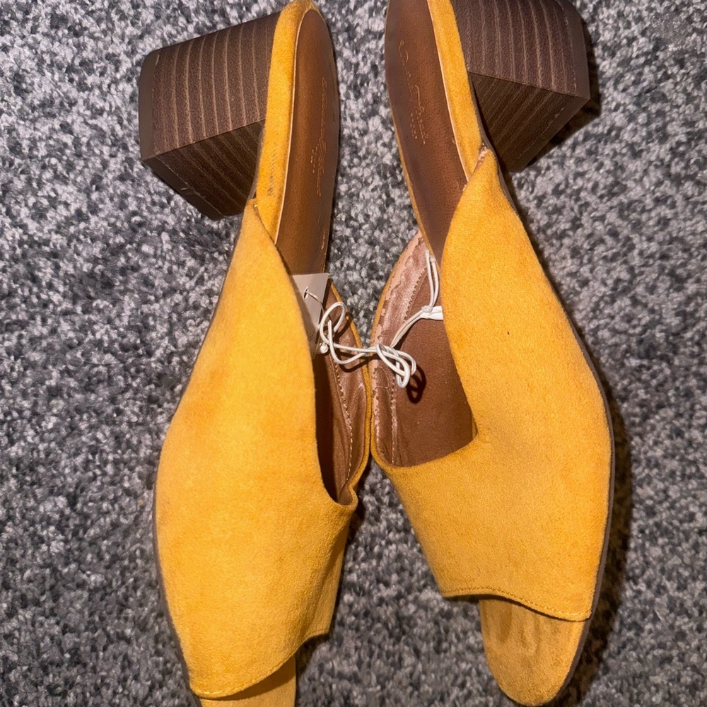 Good Threads Yellow Heels - Picture 2 of 3